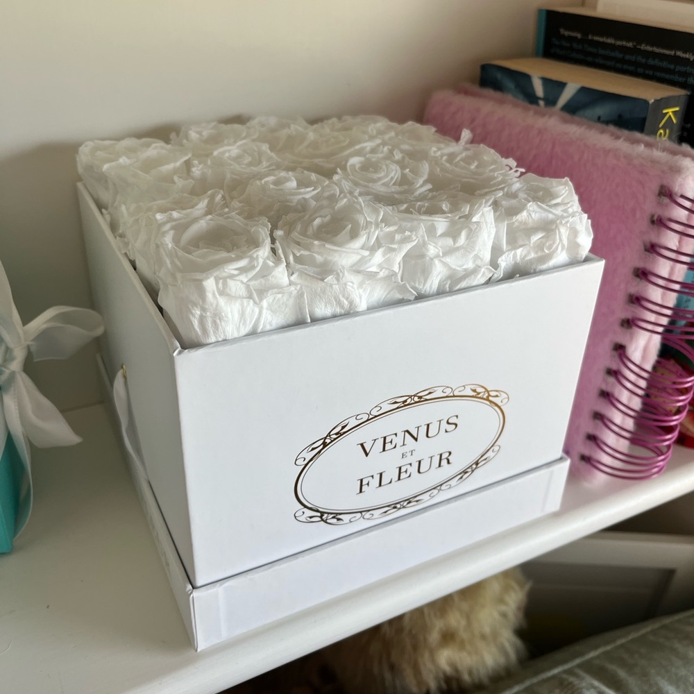 Venus et Fleur -Eternity Roses - white classic box - small square